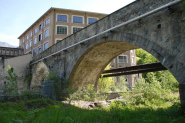 Tre grandi archi disuguali