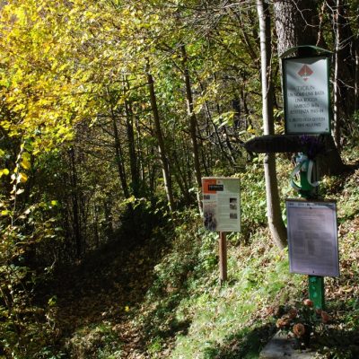 
				La partenza del sentiero per il Tichoun, presso i Plenc		