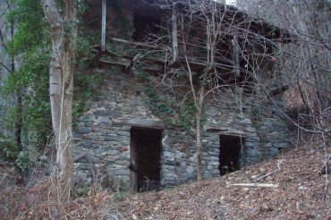 Toùaro, Bâtìo e Coumbocrôzo